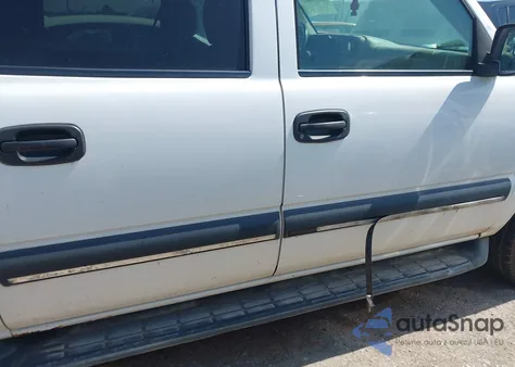 2002 Chevrolet Suburban C1500 z USA, uszkodzony, nr VIN 3GNEC16Z42G198791